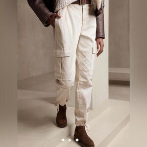 NWT! BANANA REPUBLIC TRANSITION CREAM WHITE SIERRA MOLESKIN CARGO PANT 🌸